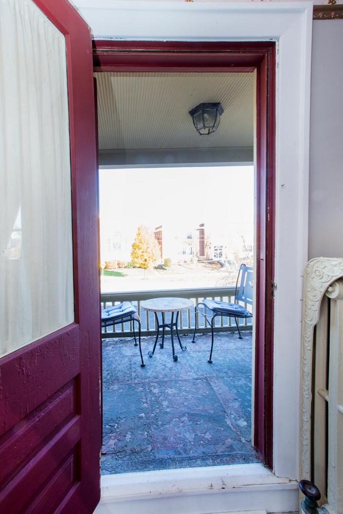 Queen Room with Balcony interior